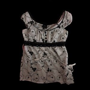 y2k/whimsical shirt with embroidered flower detailing,crotchet detail.